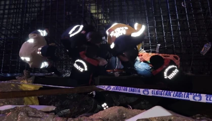 6 metrelik çukura düşen şahıs itfaiye ekiplerince kurtarıldı