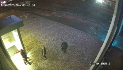 Adanada 4 çocuk, beğendiği 4 motosikleti galeriden çaldı