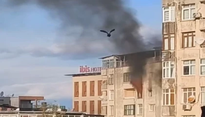 Adanada apartmanın 6. katında çıkan yangın söndürüldü