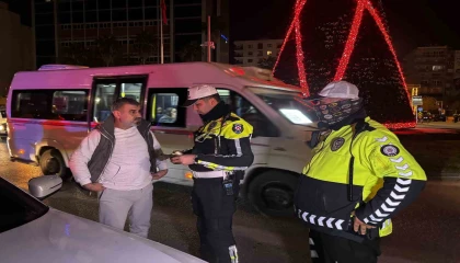 Adanada trafik denetimi: 60 araç sürücüsüne 495 bin lira ceza