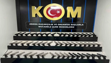 Adanadaki suç örgütlerine silah getiren 2 şüpheli tutuklandı: 53 tabanca ele geçirildi