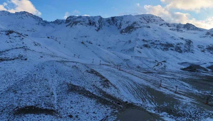 Akdenizin incisi Davraz Kayak Merkezi kar hasretiyle sezona başladı