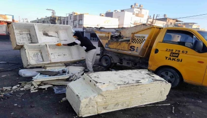 Akdenizin sokakları mobilya ve hurda atıklardan arındırılıyor