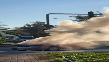 Alanyada seyir halindeki otomobil alev aldı