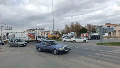 Antalyada 4 araçlı zincirleme kaza: 1 yaralı