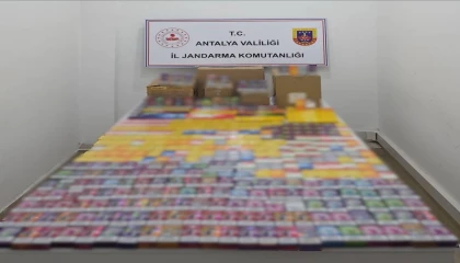Antalyada kaçak bin 660 adet elektronik sigara ve 7 bin 500 paket sigara ele geçirildi