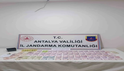 Antalyada mahalle muhtarı kumar oynatırken yakalandı