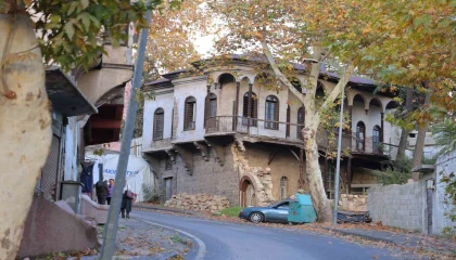 Asırlık tarihi evler restorasyon bekliyor