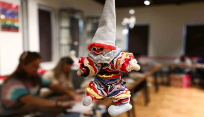 Atık kumaşlar kadınların emeğiyle yılbaşı maskotlarına dönüştü