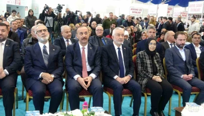 Binlerce kitapseveri yazarlarıyla buluşturacak 8. Isparta Kitap Fuarı açıldı