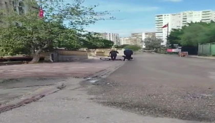 Bisikletli çocuğu darp etti