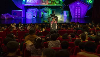 ‘Bisküvi Adam sahneye çıktı, minik seyirciler kahkahaya boğuldu