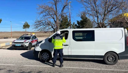 Burdurda jandarmadan trafik denetimi: 502 araç ve sürücüsüne para cezası