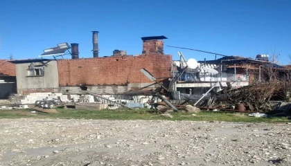Burdurda kalorifer kazanın patladı, ev kullanılmaz hale geldi