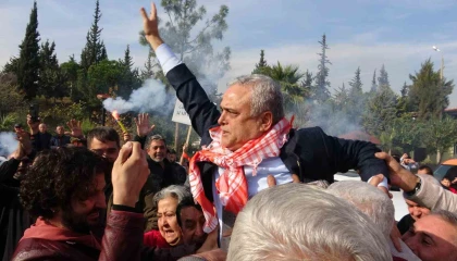 CHPden istifa eden Çakır memleketi Mersinde coşkuyla karşılandı