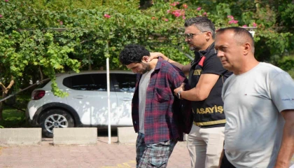 Cinayet davasında ilk kez hakim karşısına çıkan sanık: Masanın üzerindeki bardağı alıp başına vurdum