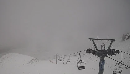 Davraz Kayak Merkezine mevsimin ilk karı düştü bazı noktalarda beyaza bürüdü