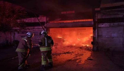 Dörtyolda iş yeri alevlere teslim oldu