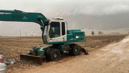 DSİye ait kepçe ile define arandığı iddiasını bölgede bulunan sigara izmaritinin DNA örnekleri aydınlatacak