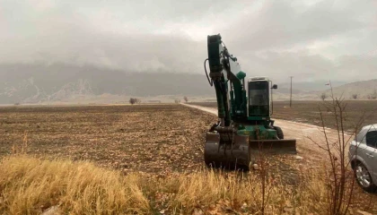 DSİye ait kepçenin çalınıp define arandığı iddiası