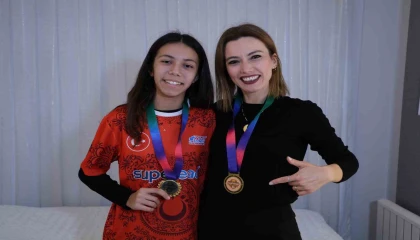 Dünya Hafıza Şampiyonasına Adanalı anne ile kızı damga vurdu