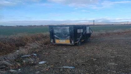 Elektrikli motosiklet devrildi: 2 yaralı