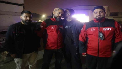 Evladını bulan arama kurtarma görevlisinin alnından öpen baba: Oğluma bunu yapan caninin en ağır cezayı almasını istiyorum