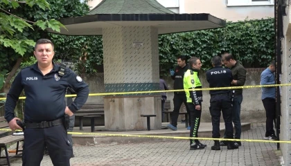 Genç kadın toplantı için beklediği dayısının silahından çıkan kurşunlarla hayatını kaybetmiş