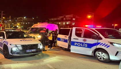 Girdiği markette raftaki şişeleri kırdı