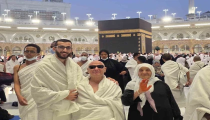 Görme engelli Ramazan amca ve Nuriye teyze umreye kavuştu