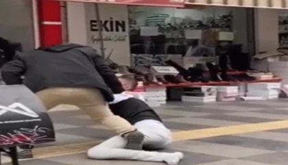 Gözaltına alınmak istenilen firari kelepçeli halde kaçtı, polis yakaladı