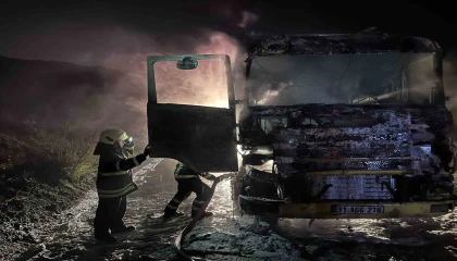 Hatayda alevlere teslim olan tır kullanılamaz hale geldi