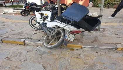 Ispartada otomobil ile motosiklet çarpıştı: 1 yaralı