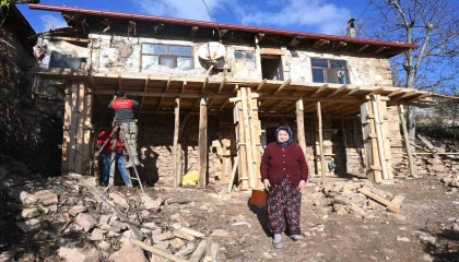 Ispartada yaşlı kadının 70 yıllık evi daha güvenli bir yuvaya dönüştürüldü