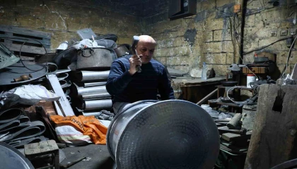 Kahramanmaraşta bakır ustalarının çekiç sesleri asırlık çarşıda hâlâ yankılanıyor