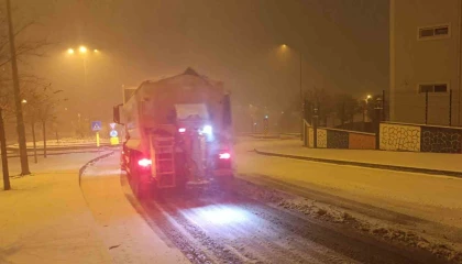 Kahramanmaraşta belediye ekiplerinin kar mesaisi