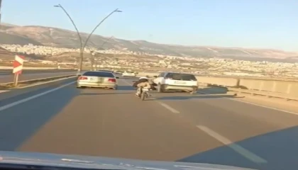 Kahramanmaraşta motosikletle tehlikeli sürüş kamerada