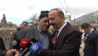 Kayıp baş arama çalışmalarında acılı baba, Vali Erine sarılarak gözyaşlarına boğuldu