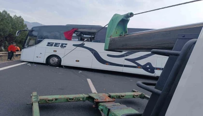 Kazada kapanan E-90 Otoyolu, araçların çekilmesiyle trafiğe açıldı