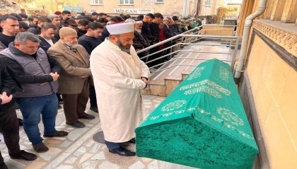 Kazada ölen nişanlı çift yan yana toprağa verildi