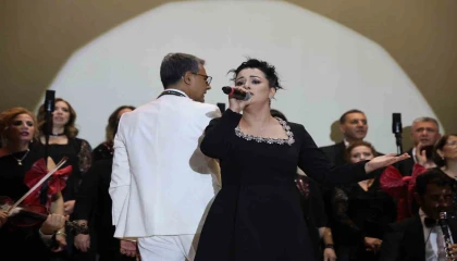 Kebapçısı da doktoru da bu koroda: 25 kişilik koro sahneye çıktı, izleyenleri mest etti