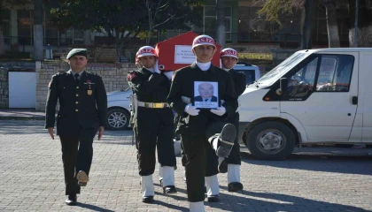 Kıbrıs gazisi emekli astsubay askeri törenle son yolculuğuna uğurlandı