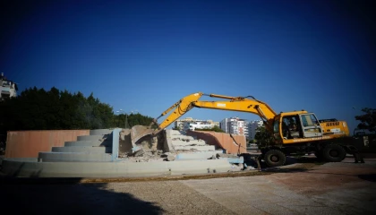 Konyaaltında parklardaki havuzlar kaldırılıp yeri yeşil alan olacak