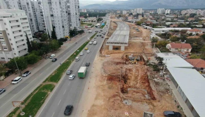 Köprülü kavşak inşaatını durduran pide fırını mahkeme kararıyla yıkıldı