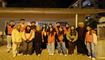 Kumlucada lise öğrencileri 10 yıldır yardımlaşma duygusunu canlı tutuyor