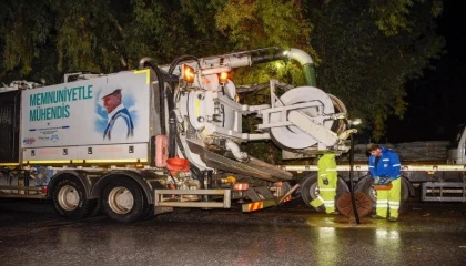 Mersin Büyükşehir Belediyesi ve MESKİ ekipleri gece boyunca görev yaptı