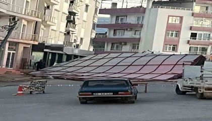 Mersin Mutta fırtına çatıyı uçurdu