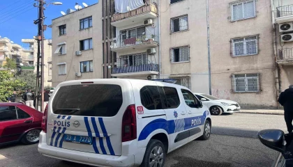 Mersin Valilliği 3 kişiyi öldüren şahsın bacağından vurularak yakalandığını bildirdi