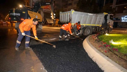 Mersinde asfalt mesaisi geceye taşındı