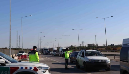 Mersinde otoyollarda trafik denetimleri aralıksız sürüyor